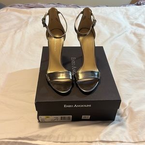Enzo Angiolini size 9 Eamanna Pewter Sy 4 inch stiletto heels  Silver hardware